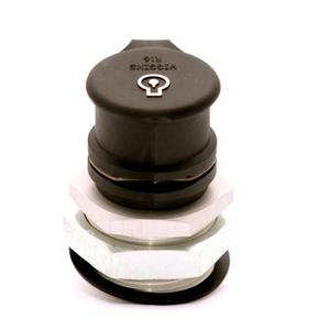 Wiggins R16 Fast Fueling Systems | Crankcase Receiver with SAE Threads with Cap (P/N R1605)